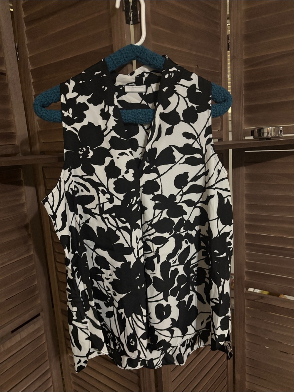 New York & Company Black and White Floral Top